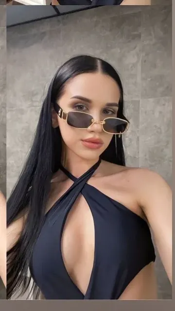 Li Vandes OnlyFans profile with romantic vibes