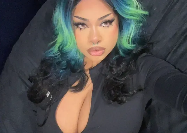 Lia OnlyFans creator with exclusive videos