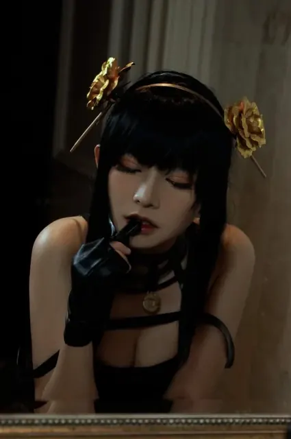 Light OnlyFans cosplay enthusiast
