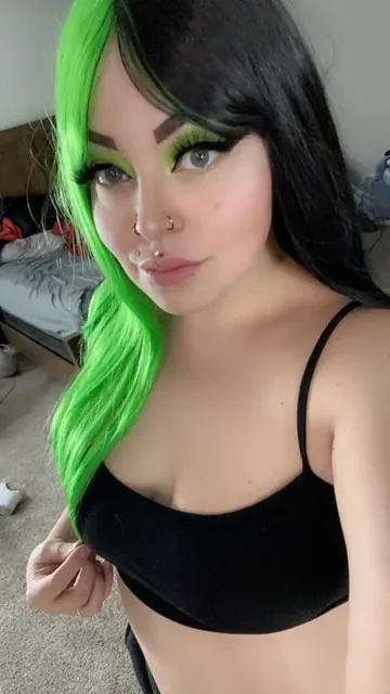 little_red OnlyFans creator with engaging content
