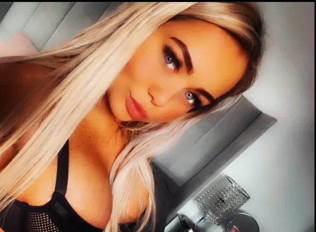 Lilb160893 OnlyFans petite blondie