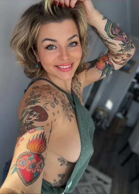Lilouluv OnlyFans 4'10 blonde creator