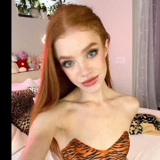 Zoe OnlyFans profile picture - petite natural ginger