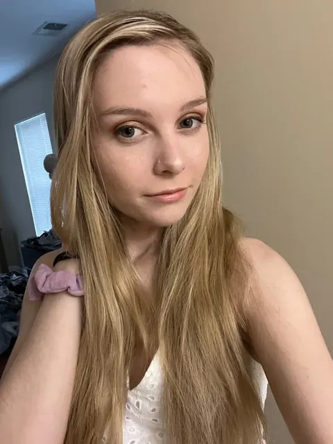 Lily Brooke OnlyFans Creator with unedited content