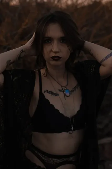 Lilyhalen OnlyFans creative petite milf