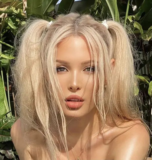 LILY 🍓 OnlyFans Creator Slim