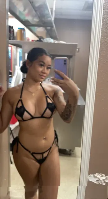 LingCakes OnlyFans creator with captivating content