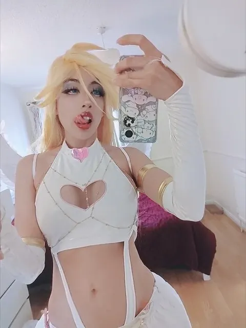 Linkuwaifu OnlyFans lewd selfie creator