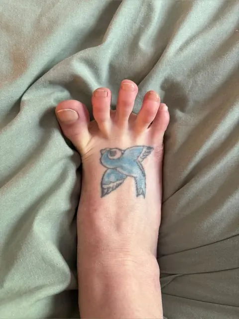 Linzilustandfriends OnlyFans tattooed feet creator