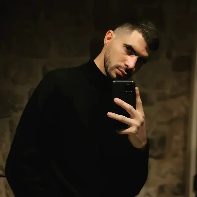 X X L OnlyFans creator with artistic photography