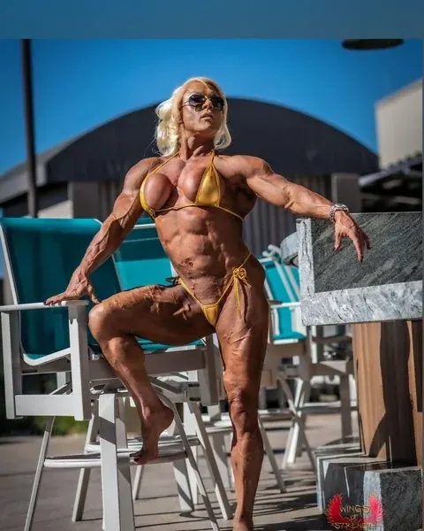 lisacrossvip OnlyFans muscular creator