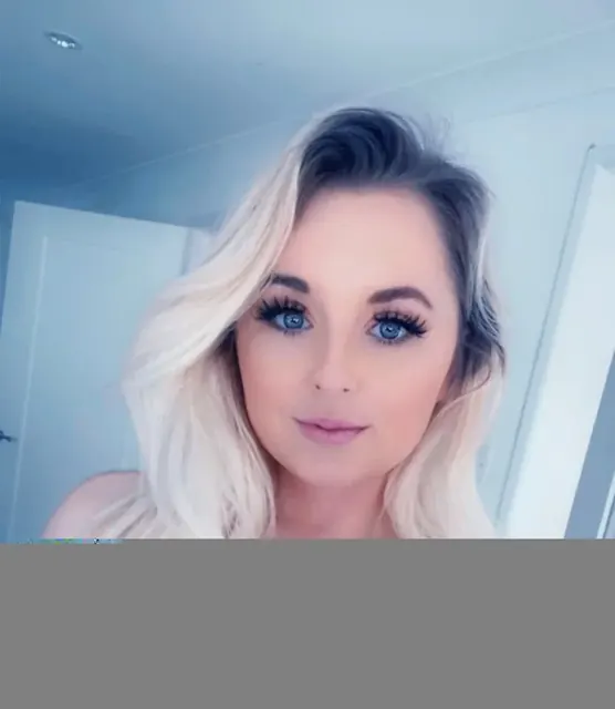 Lisharosexox OnlyFans petite British creator