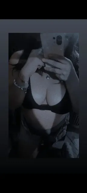 Litle kiss OnlyFans creator profile