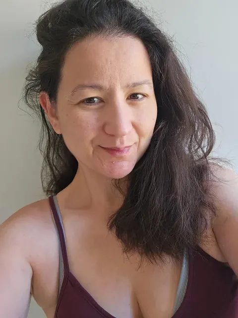 Mel OnlyFans creator with a curvy figure