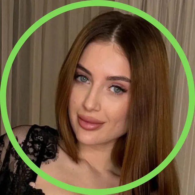 Little Molly OnlyFans playful brunette creator