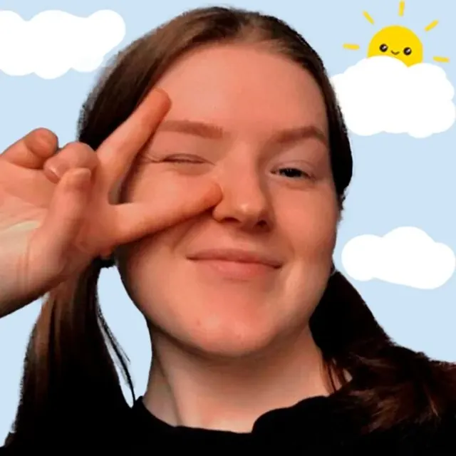 Wendy OnlyFans creator with romantic photos