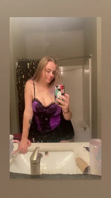 Littlemiss OnlyFans creator with custom content