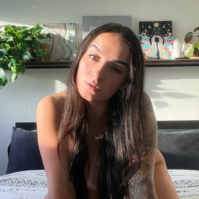 LIV OnlyFans creator with engaging content
