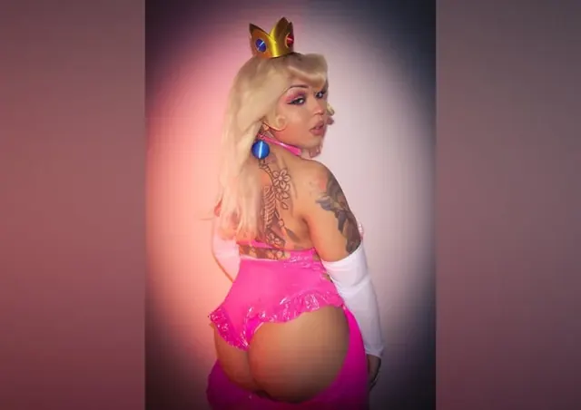 Lofibae OnlyFans Blonde Cosplay Queen