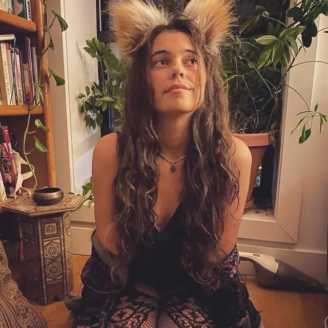 Lolahippy OnlyFans creator with a unique self-expression style.