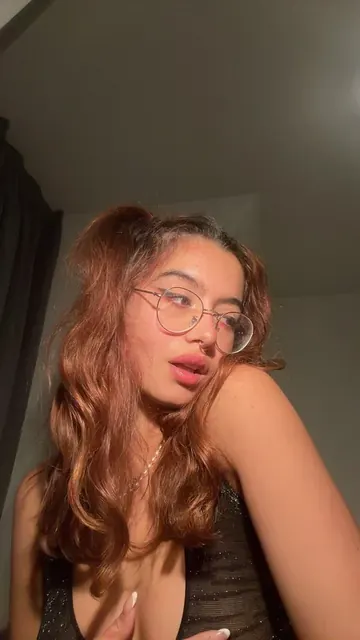 Lola OnlyFans creator with a naughty personality