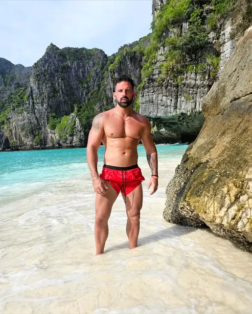 Lorenzo Viota OnlyFans creator with a flirty vibe