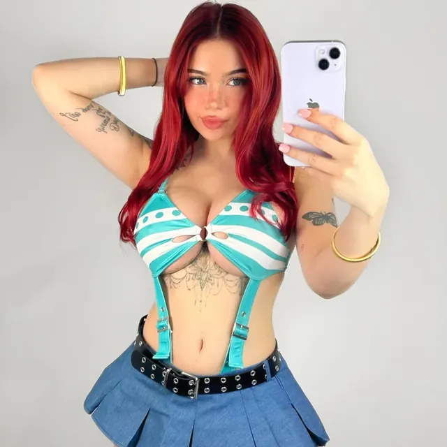 Lola Wolfe OnlyFans creator with engaging content