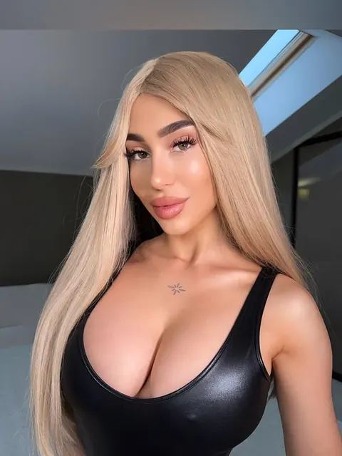 L O U I S E on OnlyFans glamorous model