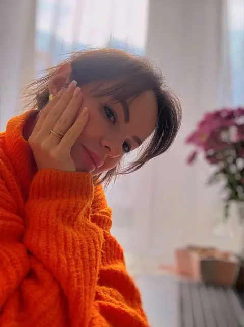 Love with Mary OnlyFans brunette creator