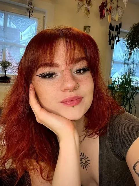 Lucidlunaa OnlyFans redheaded creator