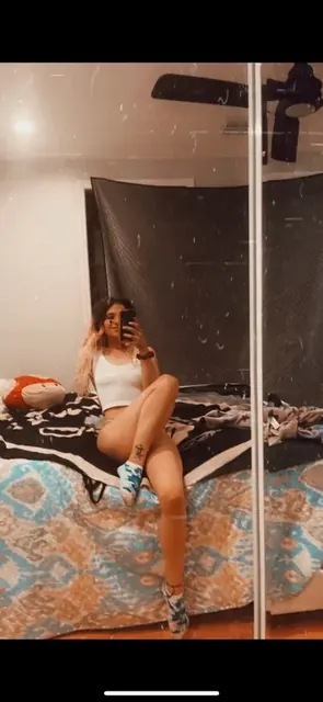 Lucybellzz OnlyFans exclusive video creator