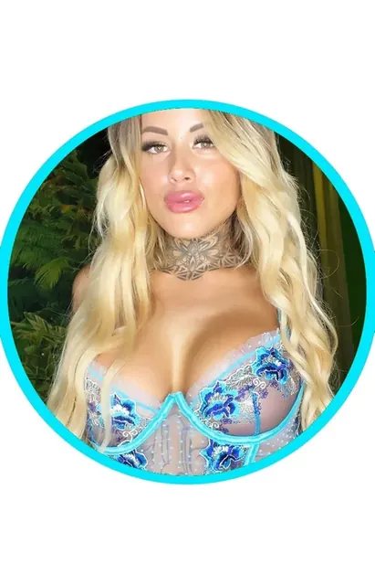 Lucy OnlyFans Italian creator with explicit content