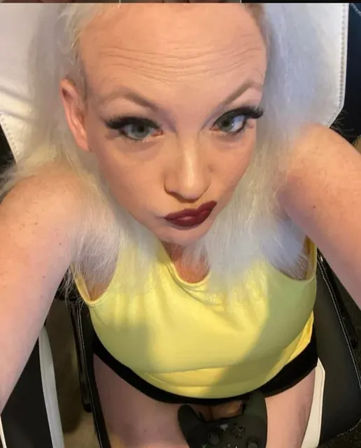Lustkira2 OnlyFans curvy nerd girl