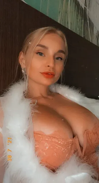 Zoie OnlyFans creator with authentic sextapes