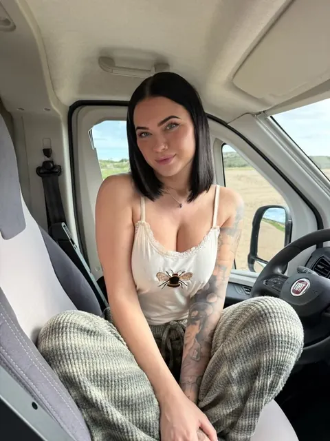 Lylou Black OnlyFans vanlife creator