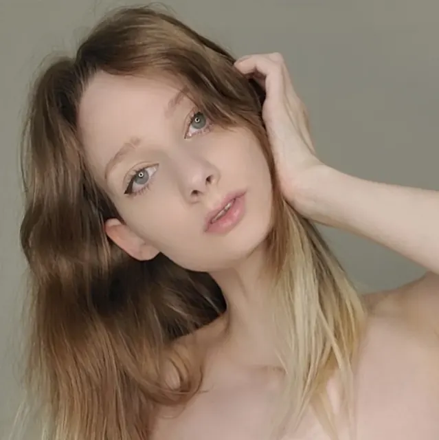 Lyra OnlyFans creator with cute and petite appeal