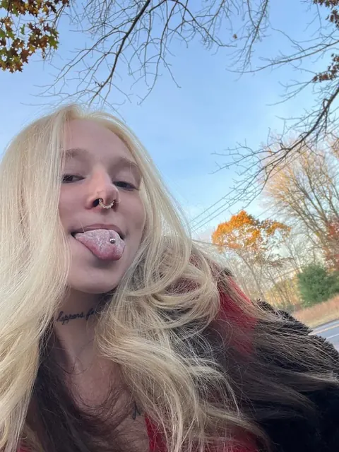 Lyssakatemodel OnlyFans artist and model