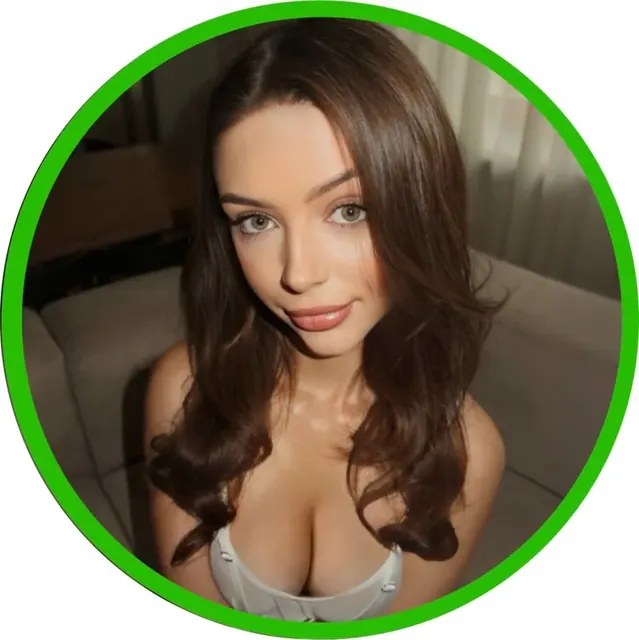 Caroline OnlyFans playful content creator