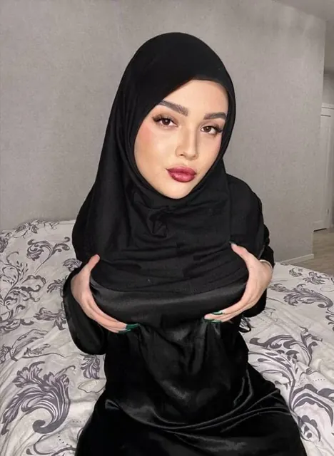 Dina OnlyFans glamorous creator