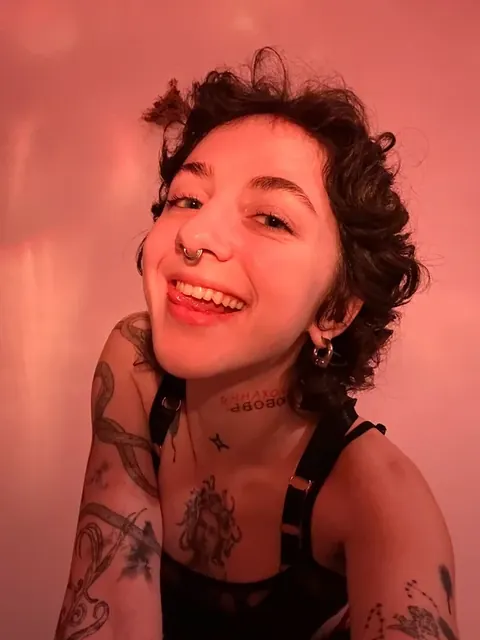 Madisonolsenvip OnlyFans Non-binary creator