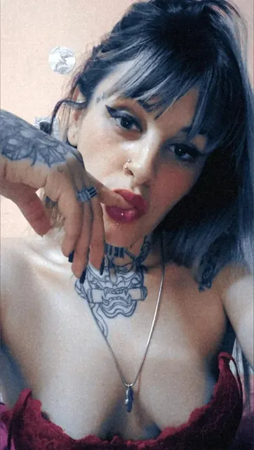 🤍 Maggie 🤍 OnlyFans profile with alluring vibe