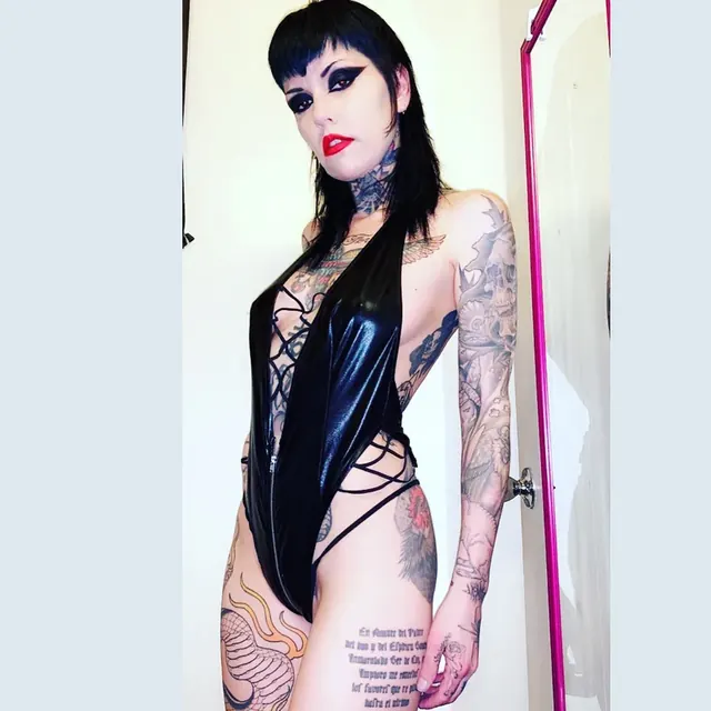Alice Mcmunn OnlyFans edgy tattooed model