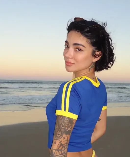 Malelly OnlyFans Brunette Creator