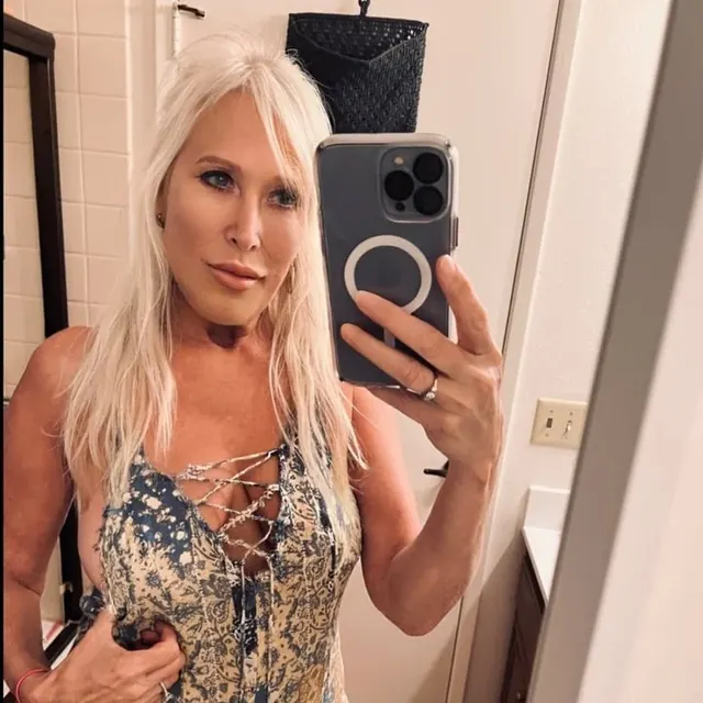 Hot Mama - Online Now! π OnlyFans glamorous creator