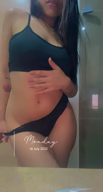 Mariana OnlyFans creator with custom content