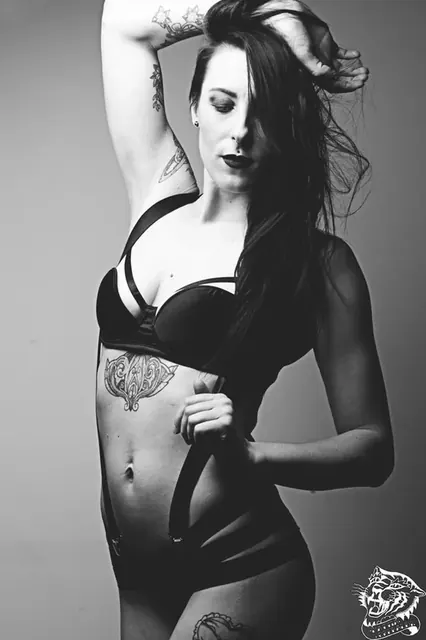 Martinamisspurple OnlyFans sword swallower performer