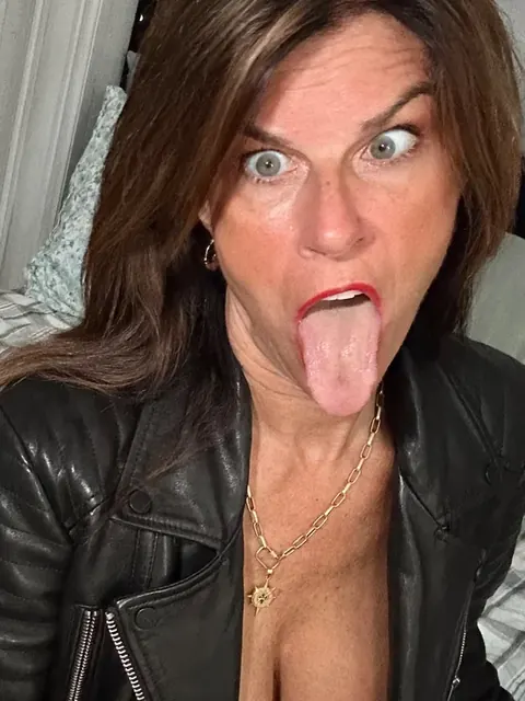 Mary Burke OnlyFans creator with exclusive content