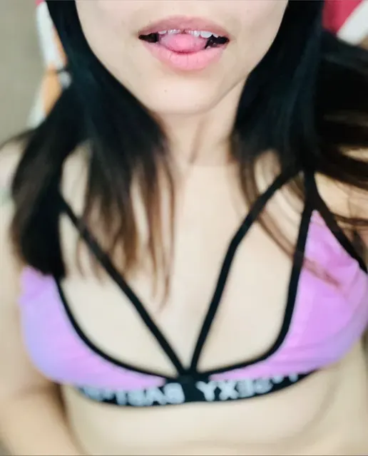 Maryjoeee OnlyFans creator with braces