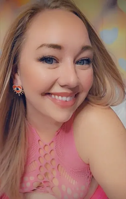 BUNDLE QUEEN! OnlyFans creator with enticing content