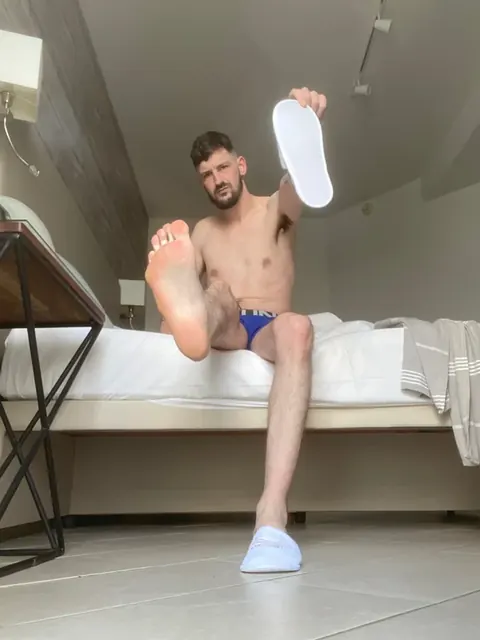 Maxcontrolsyou OnlyFans foot worship creator